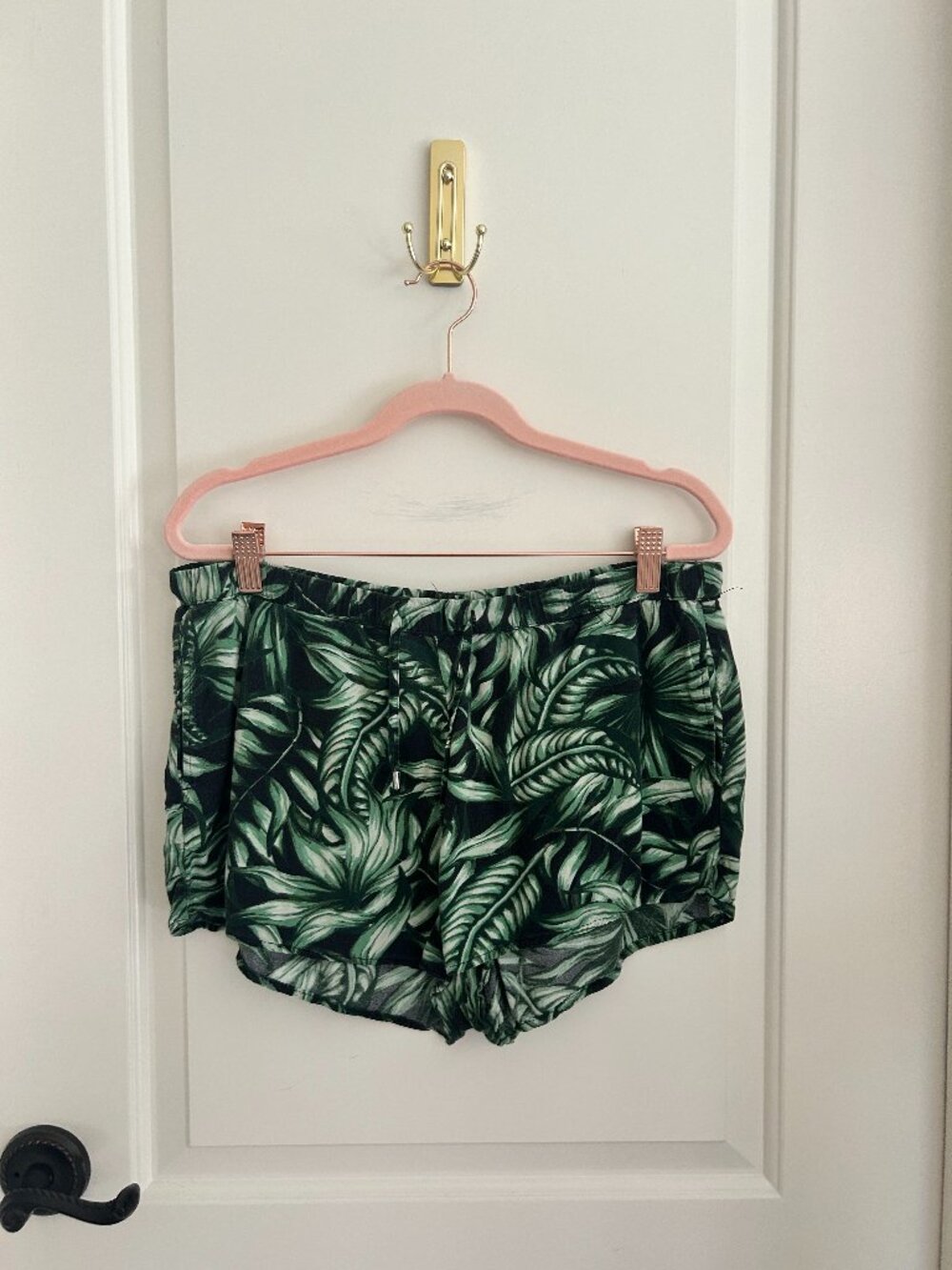 Leaf print shorts